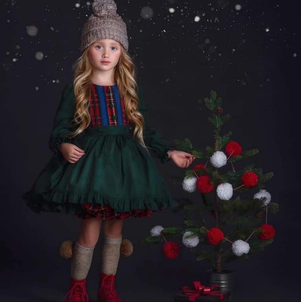 The paper doll girls Christmas dress size 5